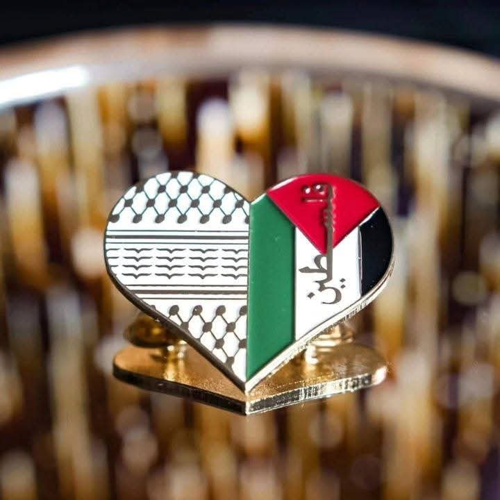 Brooch/pin - Half Keffiyeh with Palestine written in Arabic ( فلسطين )