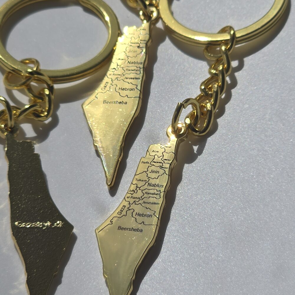 Keychain - Gold map with city names