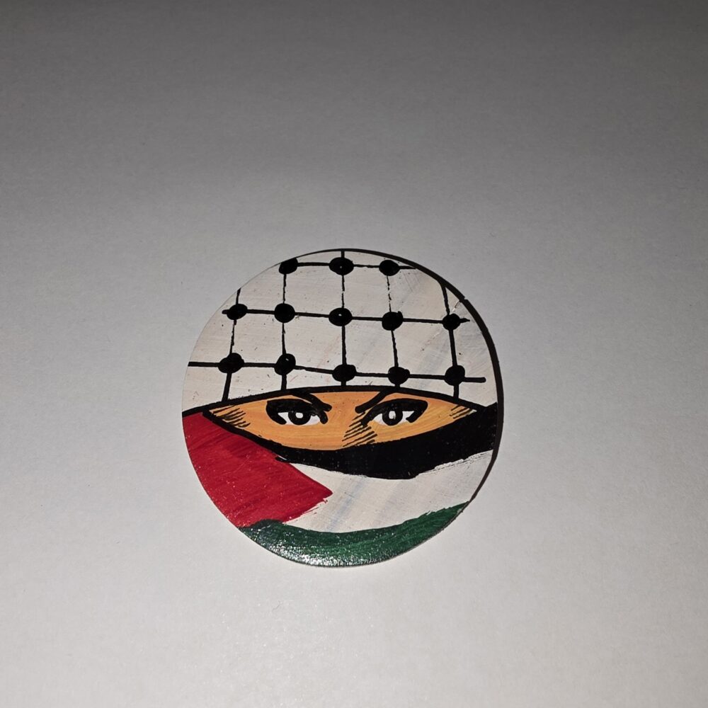 Magnet - Hand-painted Keffiyeh woman on olive wood